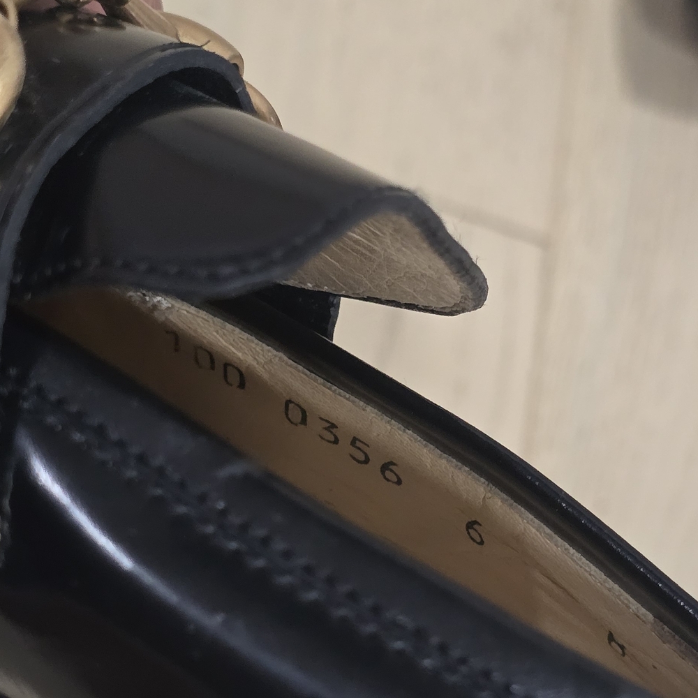 Gucci Black Patent Leather Loafers with Gold Horsebit - Picture 5 of 9